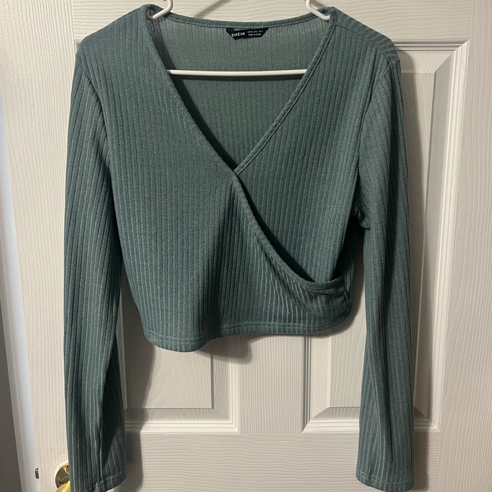 long sleeve crop top